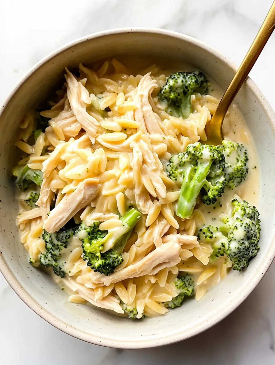 Bestes Käsiges Hähnchen-Brokkoli-Orzo Rezept