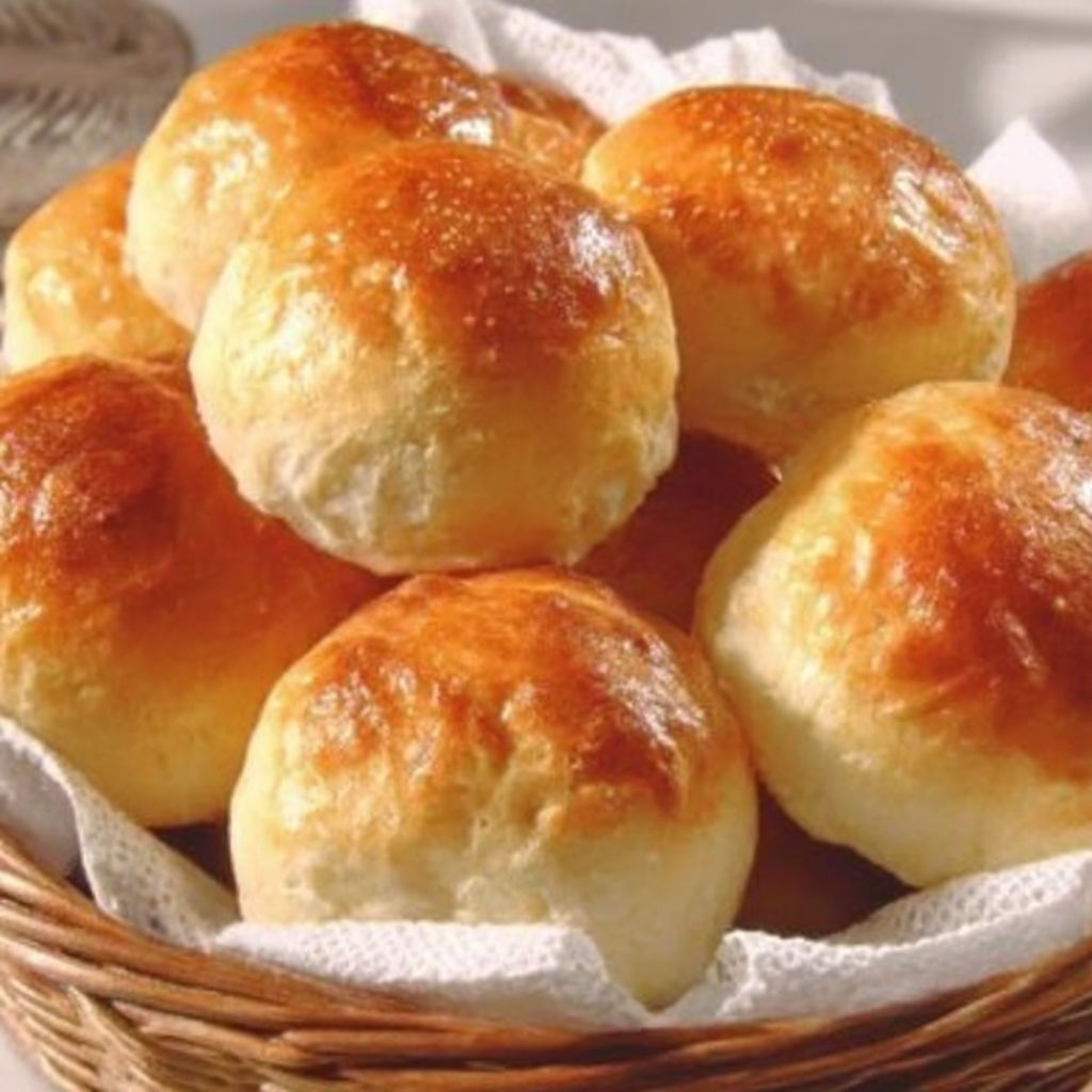 A basket of bread rolls.
