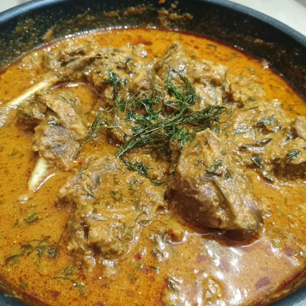 A bowl of meat and vegetables.
